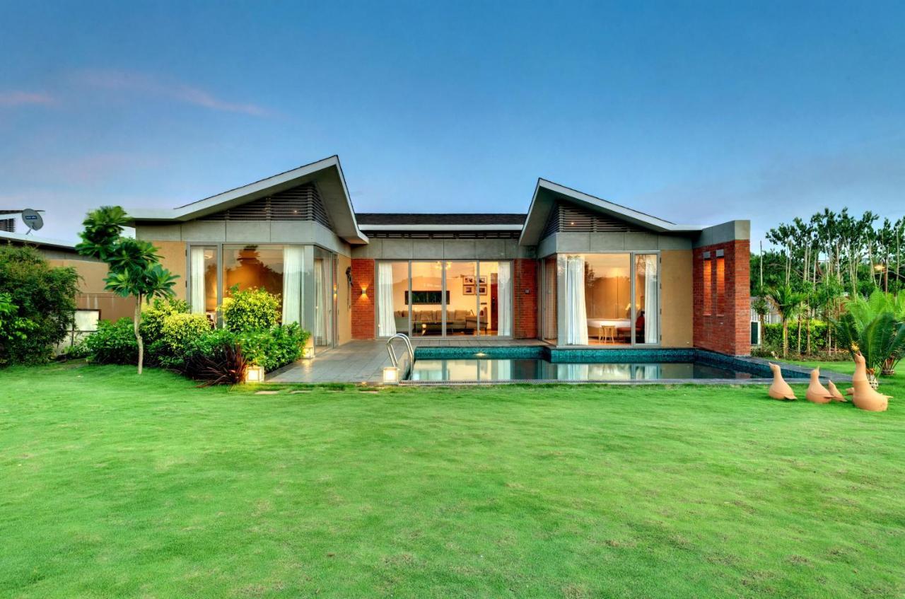 The Fern Royal Farm Resort, Anjar Bagian luar foto